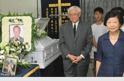 President Tony Tan pays tribute to the late Dr Toh Chin Chye