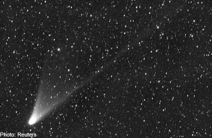 Comet like star with tail visible in the Philippines