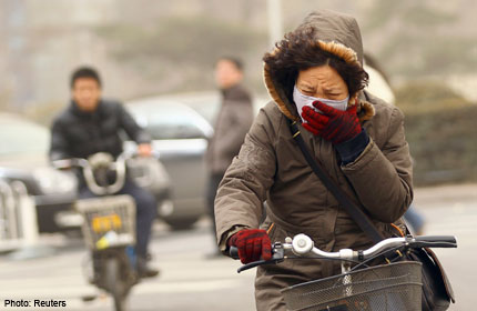Beijing residents bemoan smog and sandstorms