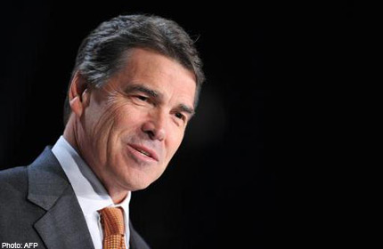 Former rival Rick Perry endorses Mitt Romney