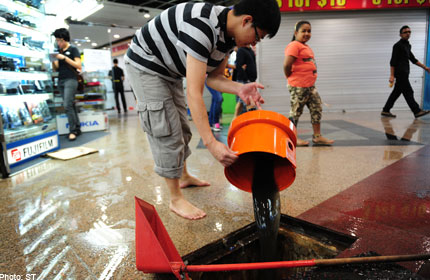 No floods in Orchard Rd, just 'ponding': PUB