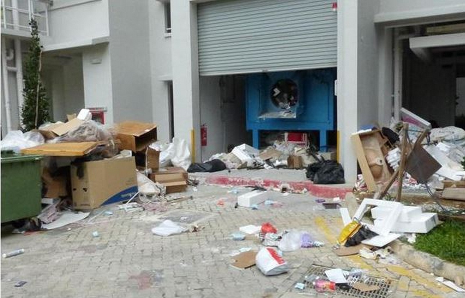 Residents cry foul over choked refuse chute in new HDB block, Singapore