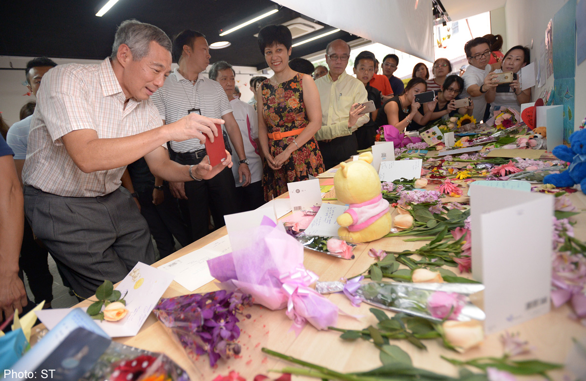 Thousands send good wishes to Mr Lee | Globoble - News and Information