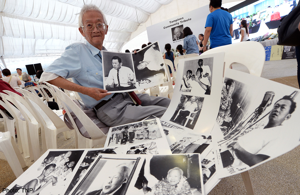 Singapore Says Lee Tribute Draws More Than 400000 Over 4 Days.