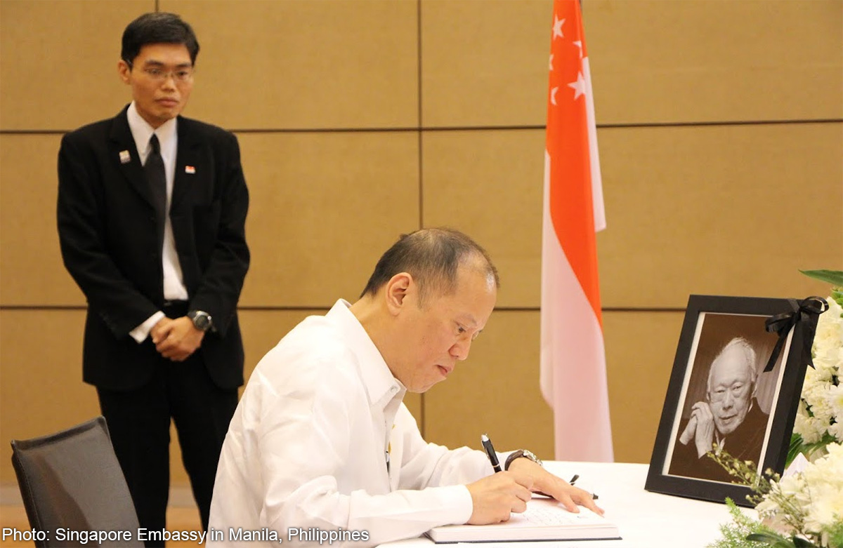 Singapore Says Lee Tribute Draws More Than 400000 Over 4 Days.