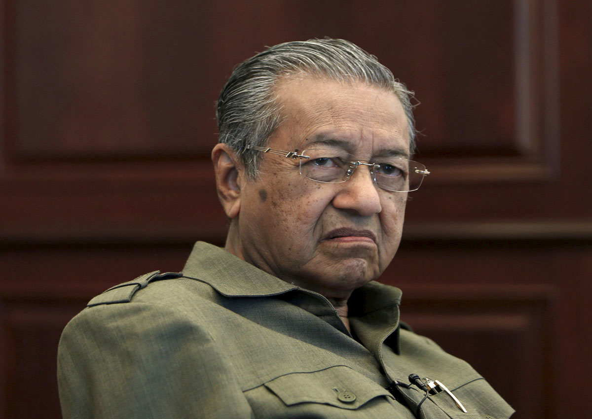Mahathir harus menjelaskan sikap Anwar