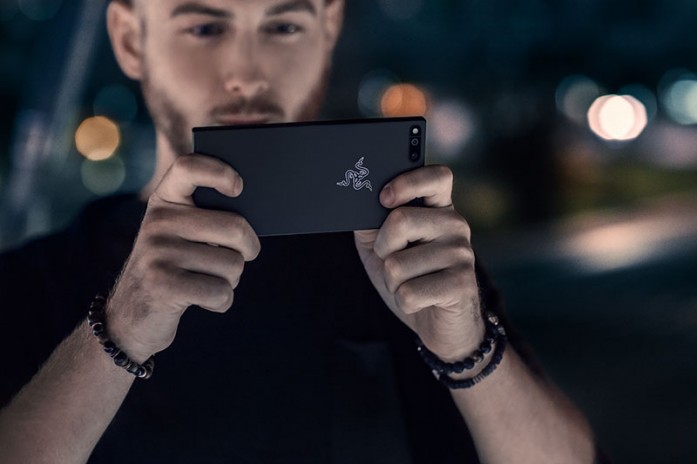 razer-phone.jpg?itok=I5vejc80