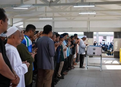 Tampines tragedy: Crash victims buried at Choa Chu Kang Muslim Cemetery, one plot apart