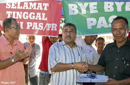 Fed-up Pas members quit