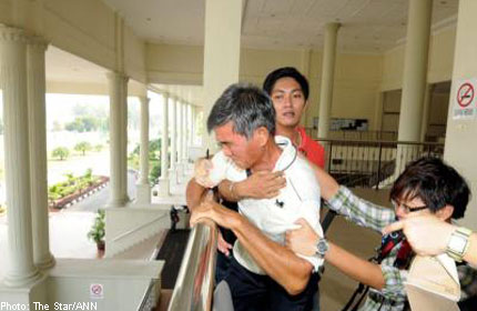 Dad Tries To Jump Off Court Building In Malaysia