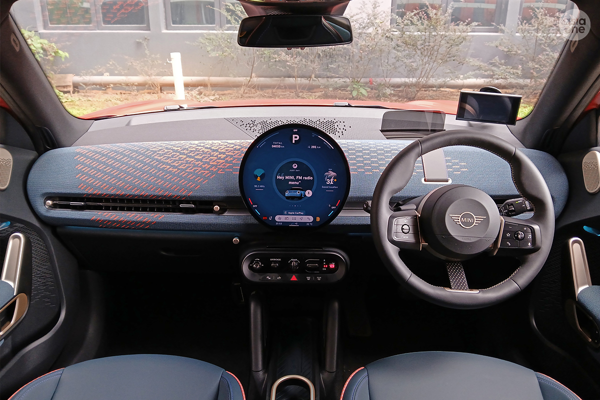 Mini Aceman interior