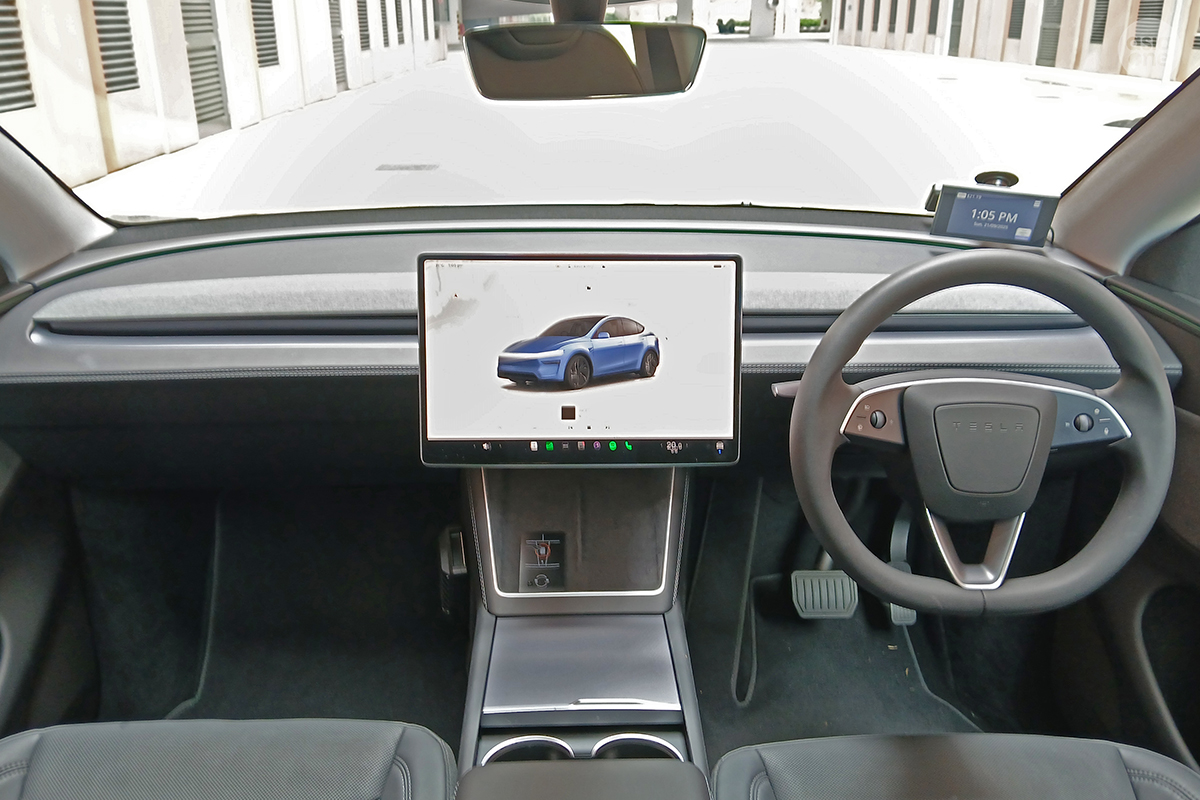 Tesla Model Y RWD interior