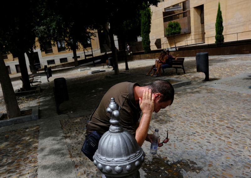 España brinda porque la tercera ola de calor del verano alcanza su punto máximo, Noticias del Mundo