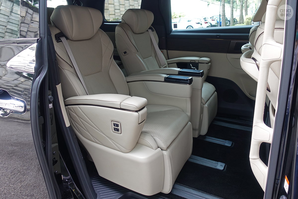 Toyota Alphard Hybrid interior