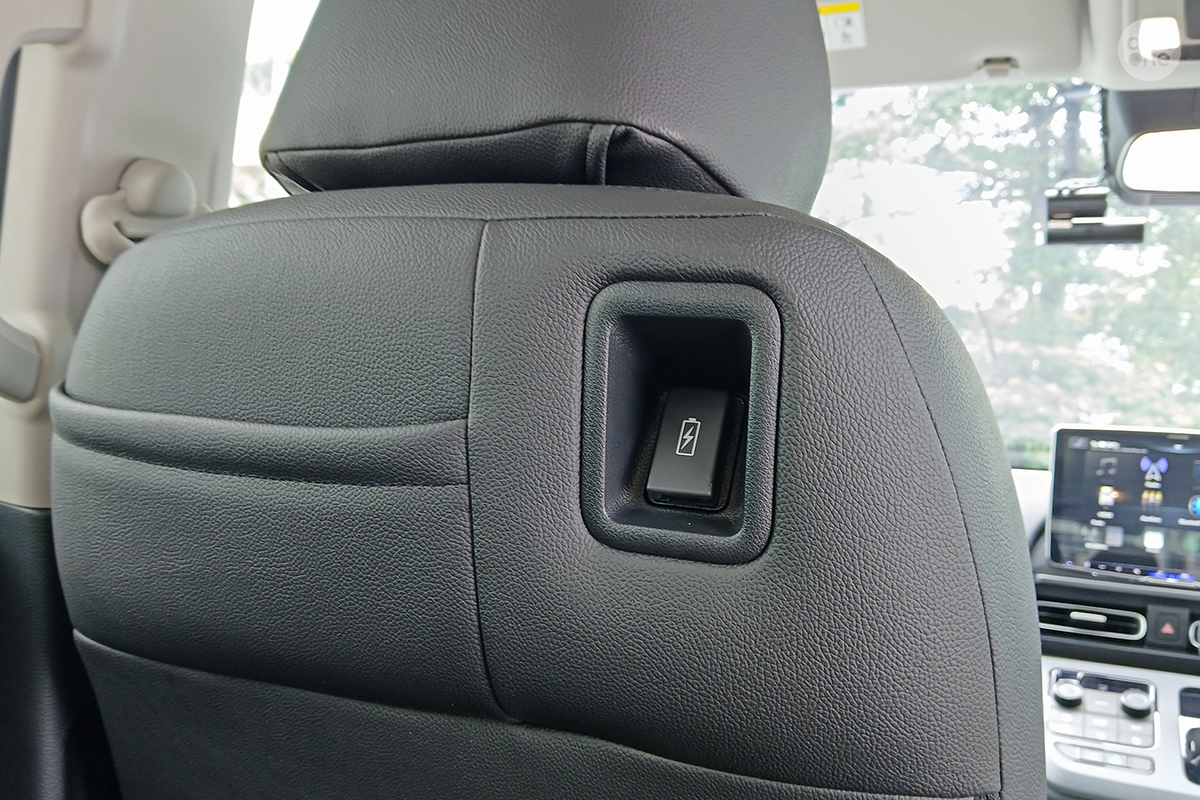 Honda Freed Hybrid front seats