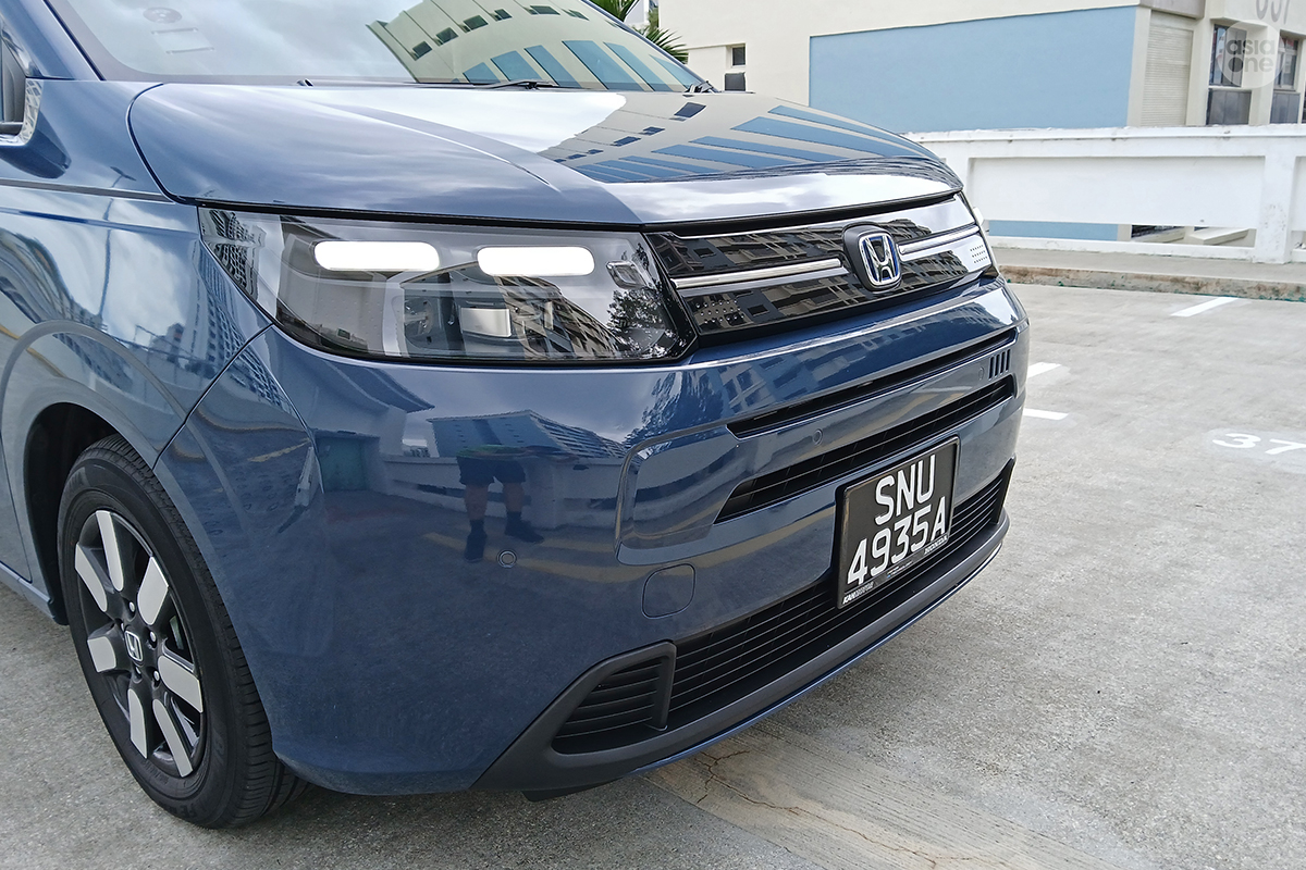 Honda Freed Hybrid front