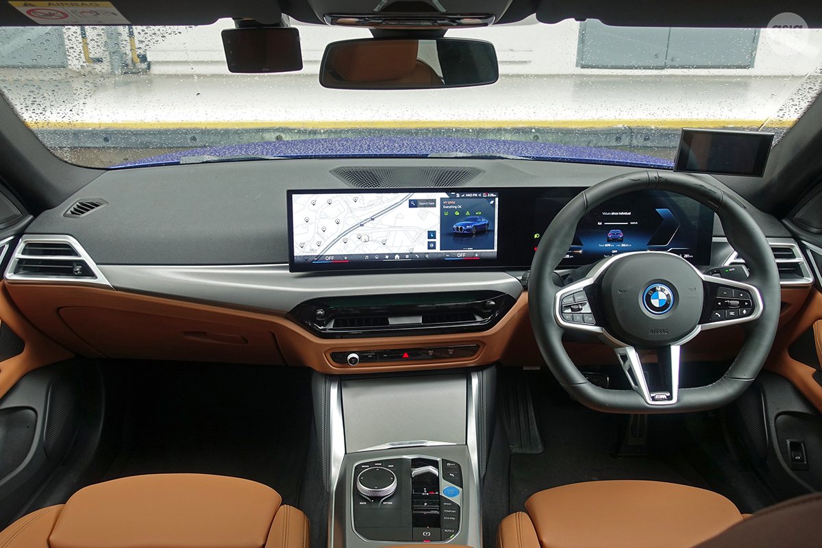 BMW i4 eDrive35 M Sport interior