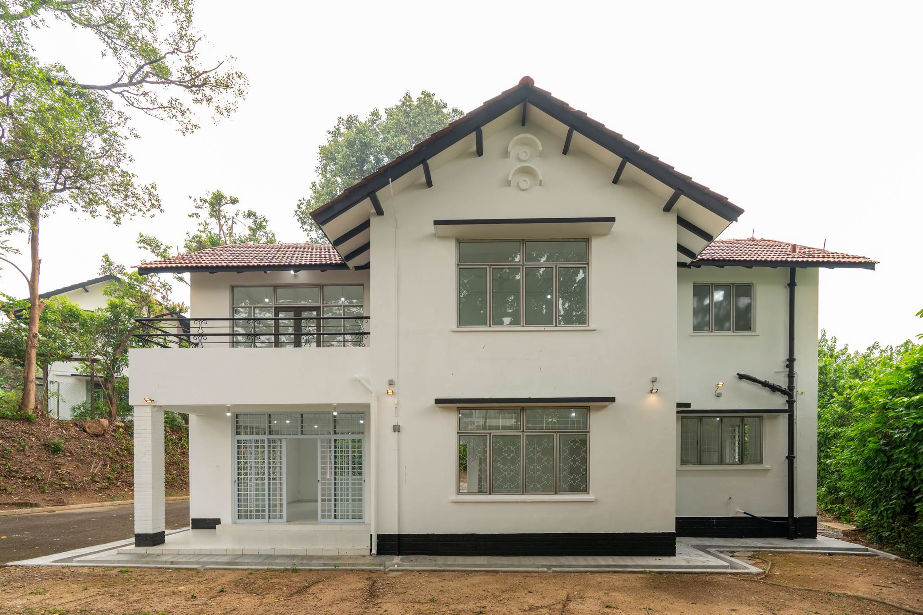 Sideview of the property at 15 Ross Avenue.