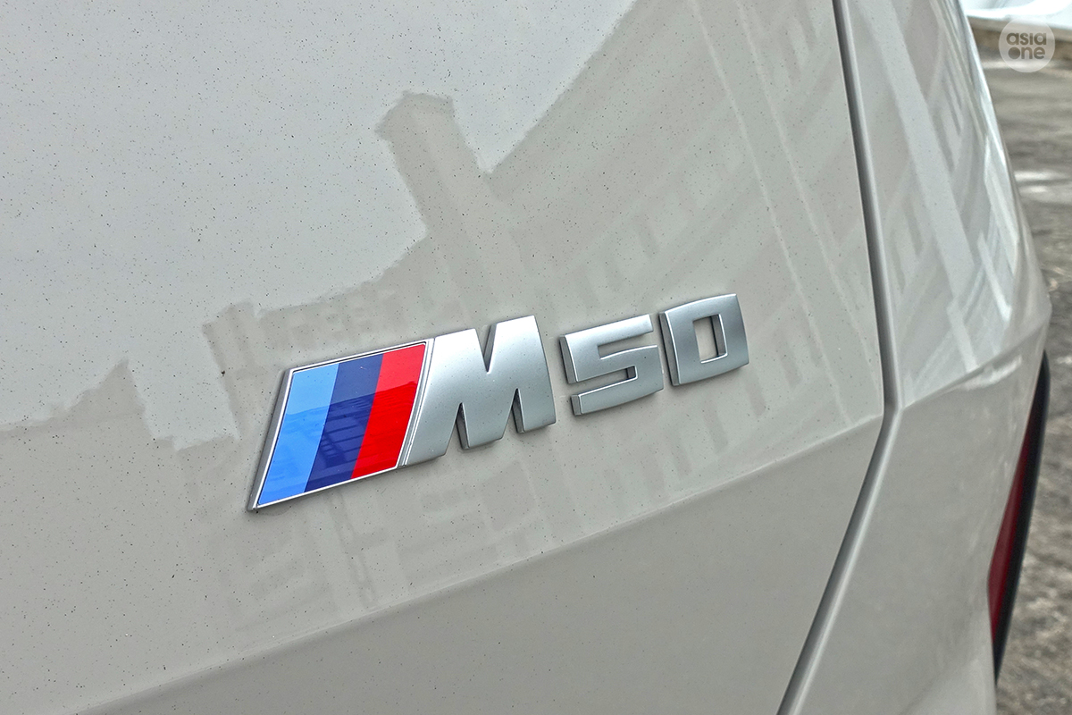 BMW X3 M50 badge
