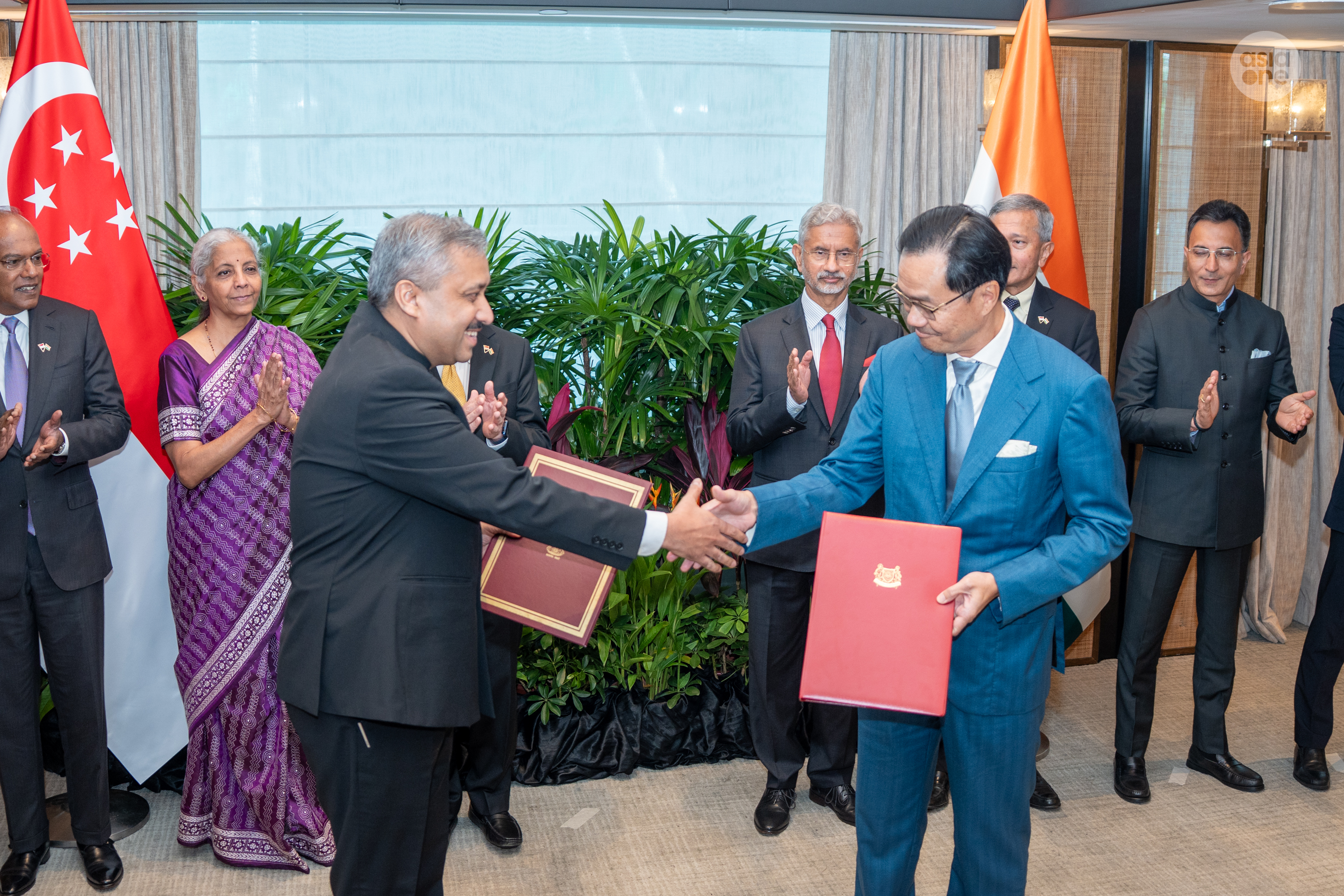 Officials from Singapore and India exchanging the memorandum of understanding on food safety cooperation.