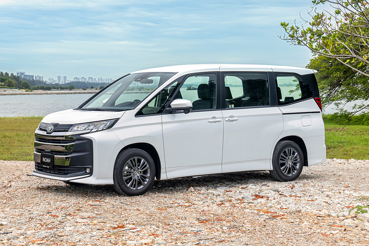 Toyota Noah Hybrid