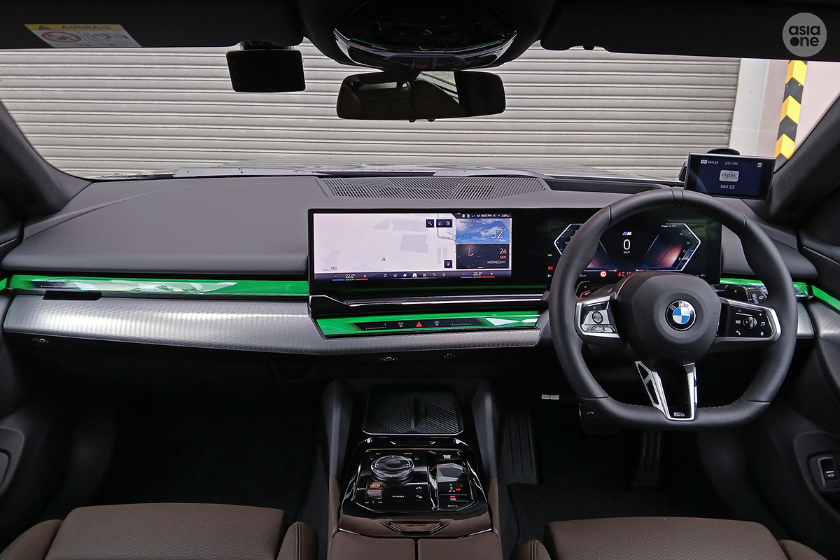 BMW 520i Touring dashboard