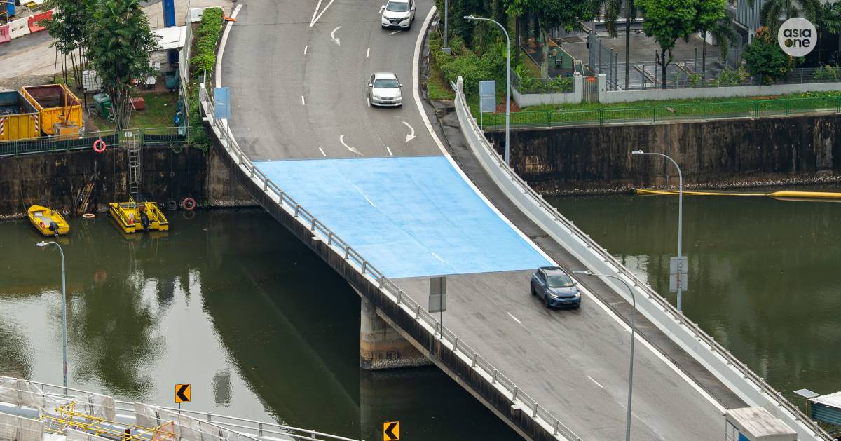 The blue stretch of road could be easily seen while driving, but provide no indicator that it is part of ERP 2.