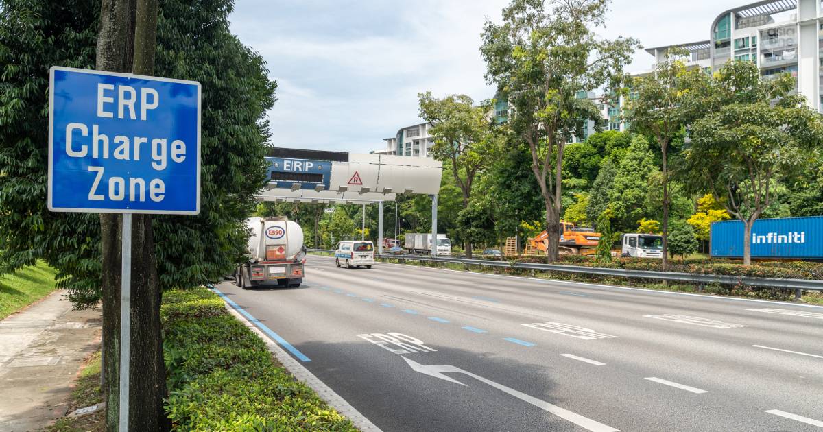 The 25m blue stretch of road on the CTE (southbound, from Serangoon Road). PHOTO: AsiaOne/Fitri Salleh