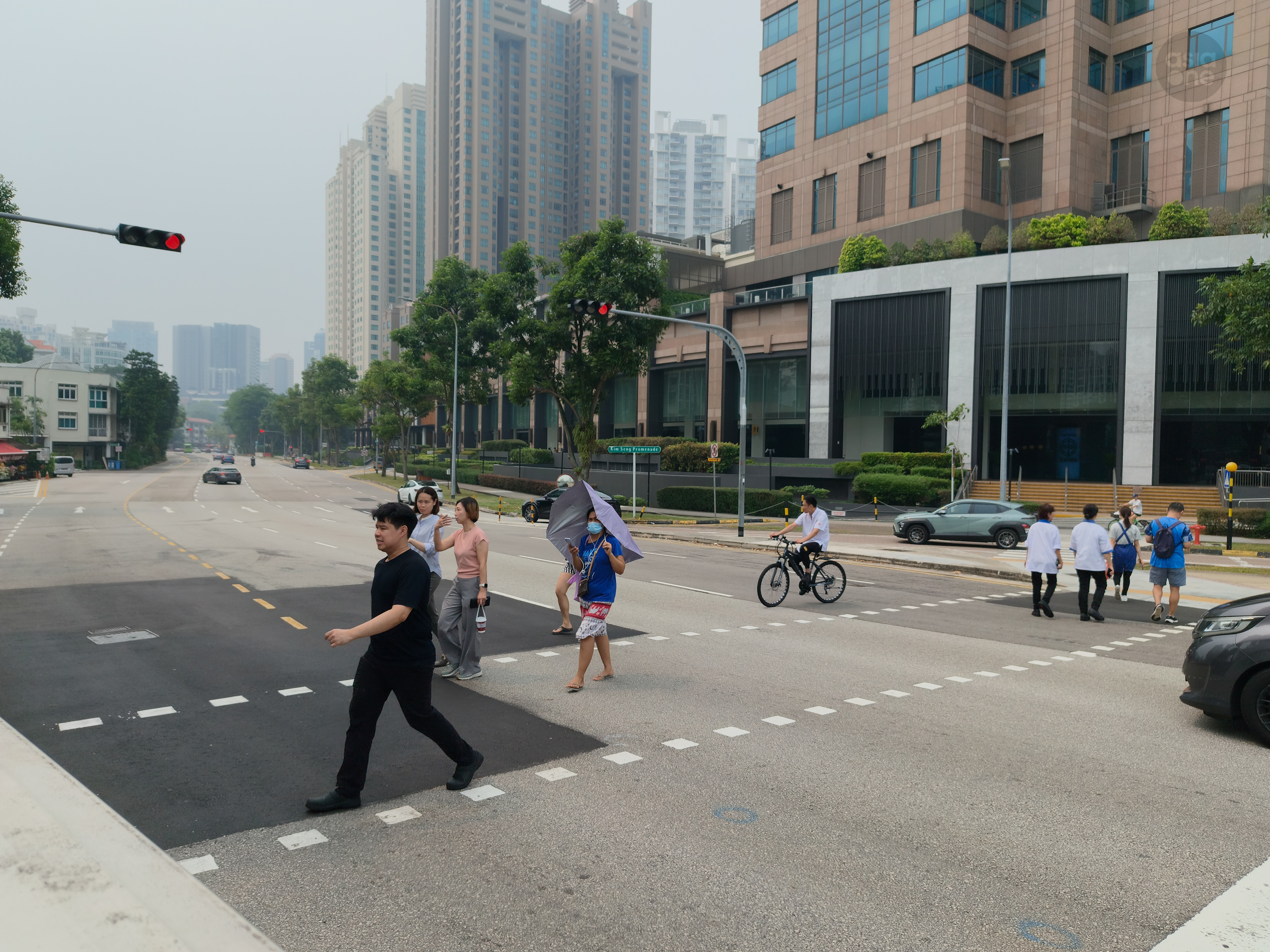 Normal surgical masks are not effective in filtering fine particles during the haze.