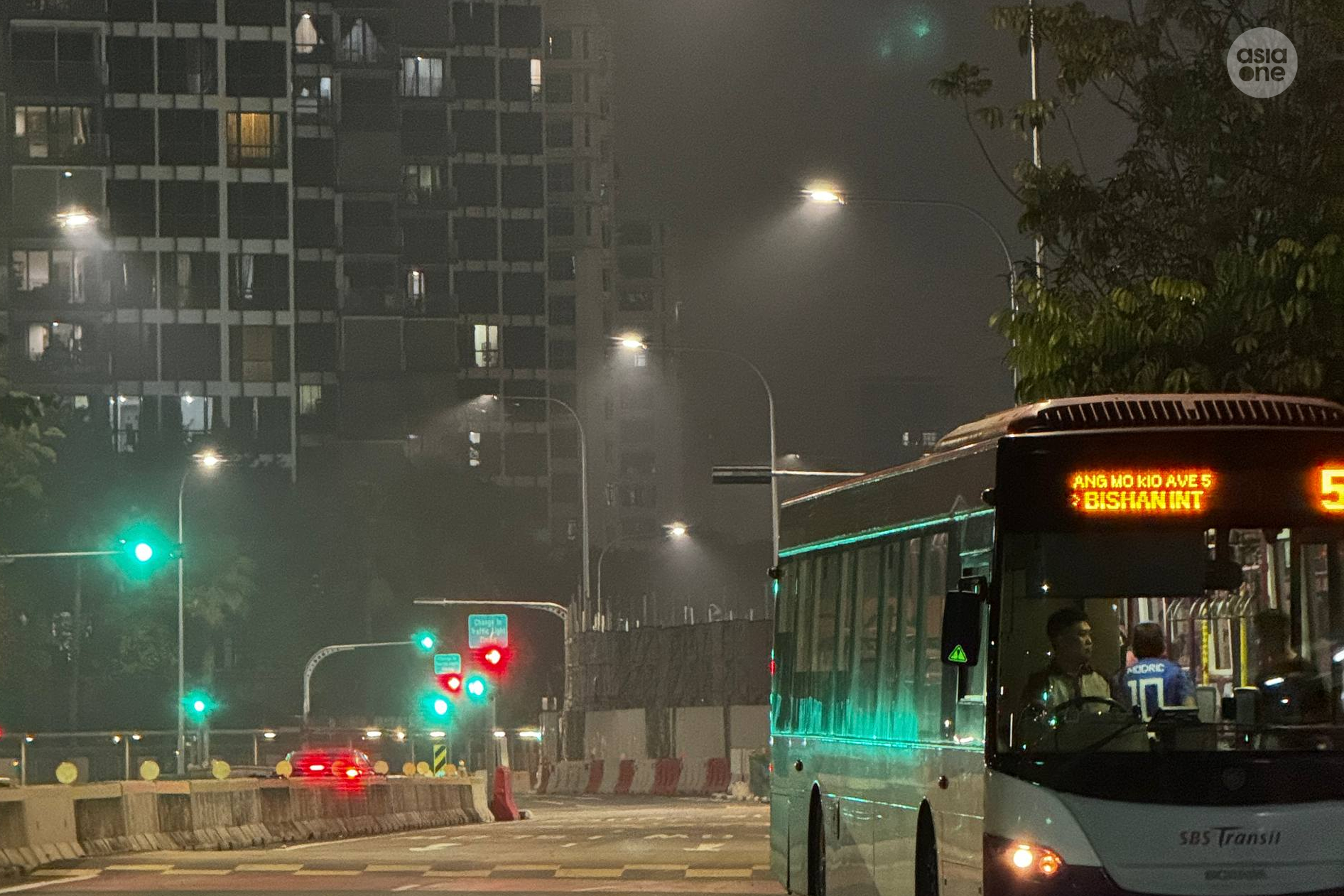 Poor visibility does not mean that the air is more polluted.
