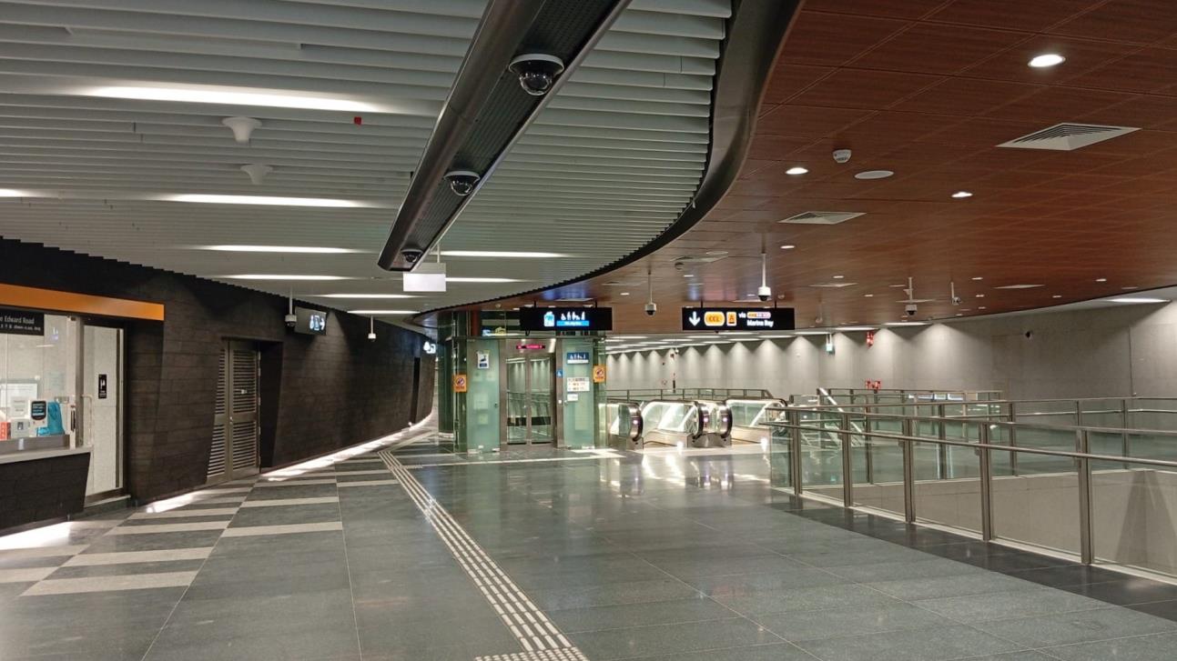 The concourse at Prince Edward Road MRT station.