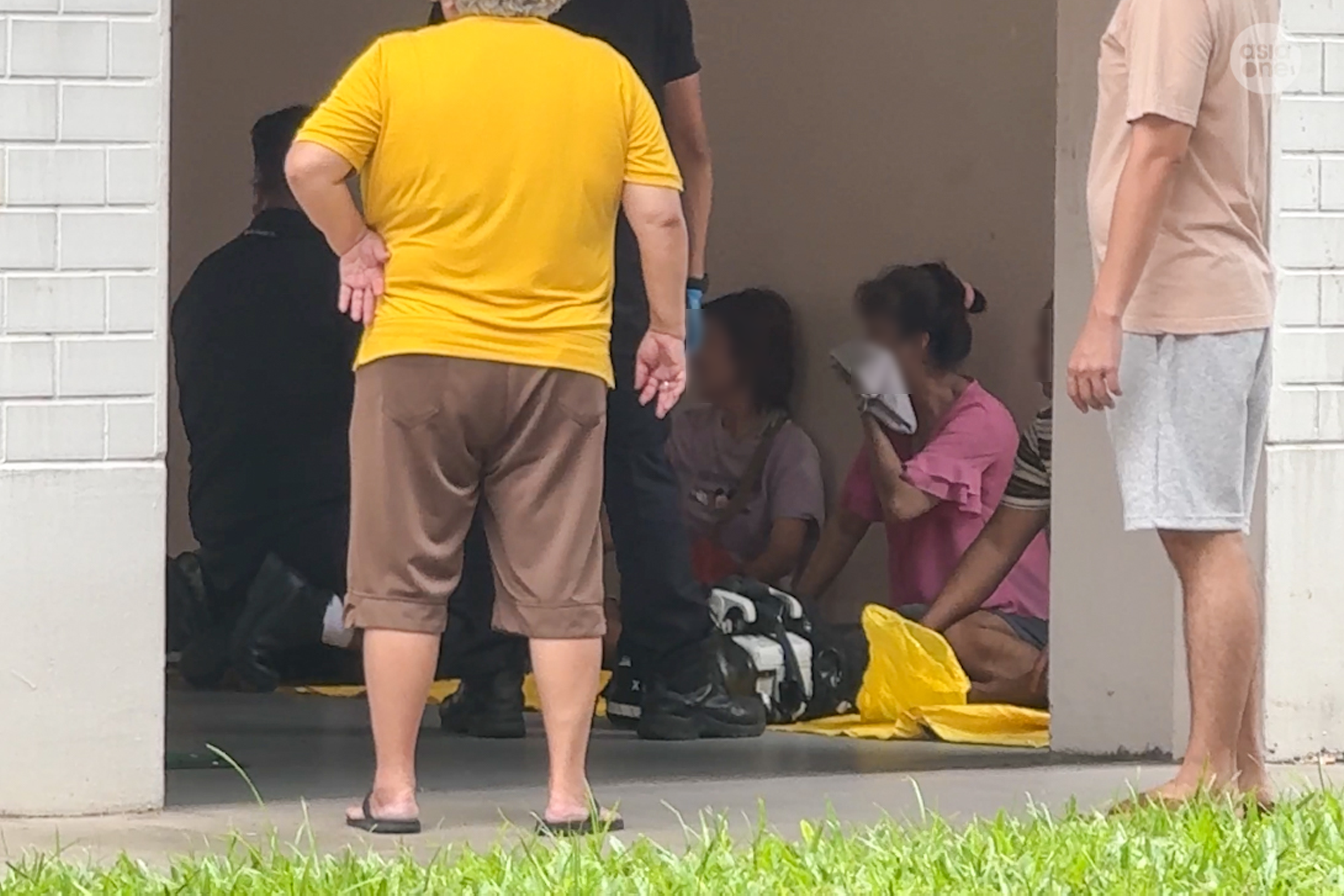 Four persons, including at least two persons believed to be from the unit, were treated by SCDF paramedics for smoke inhalation. They were later conveyed to the hospital.