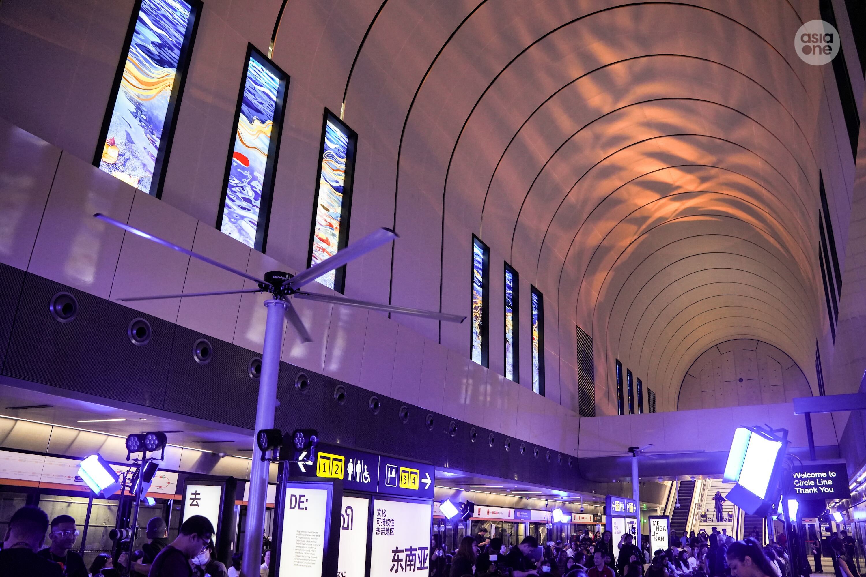 At the station platform of Cantonment MRT station, commuters will find resemblance to the historic Tanjong Pagar Railway Station. 