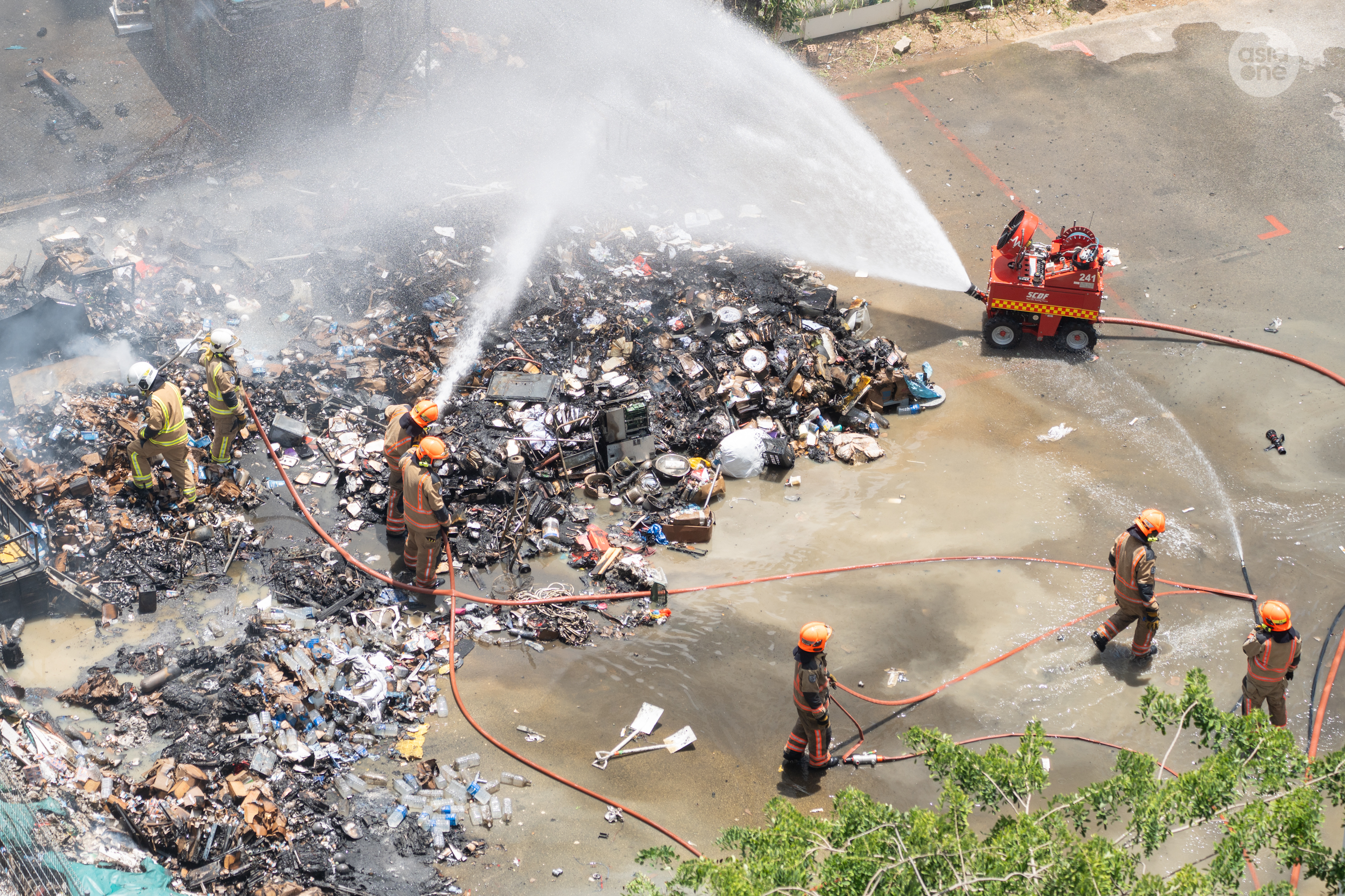 An unmanned firefighting machine (UFM) working alongside SCDF firefighters to conduct dampening down operation.