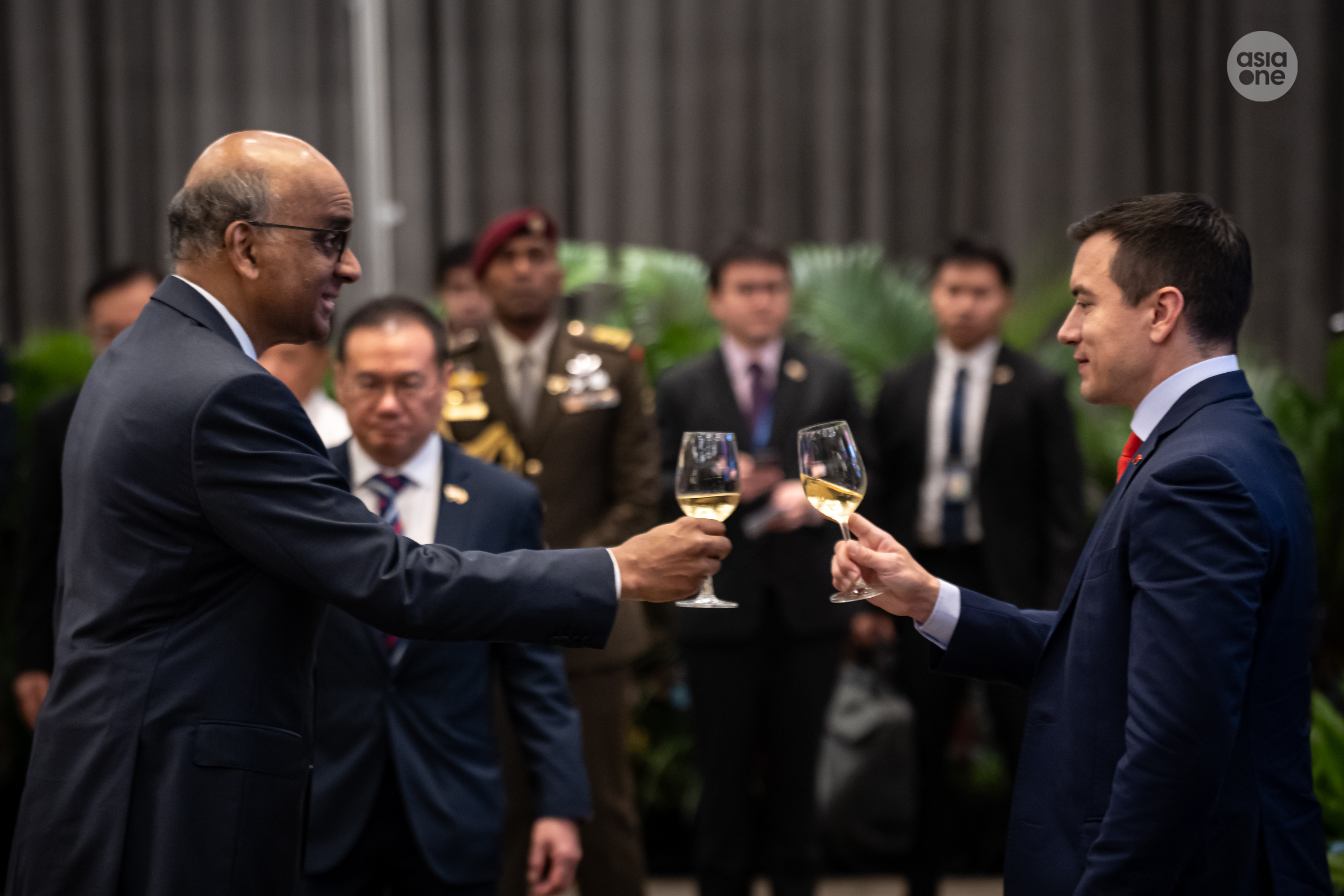 President Tharman Shanmugaratnam sharing a toast with Ecuador President Daniel Aboa at the state banquet hosted in honour of the visiting leader.