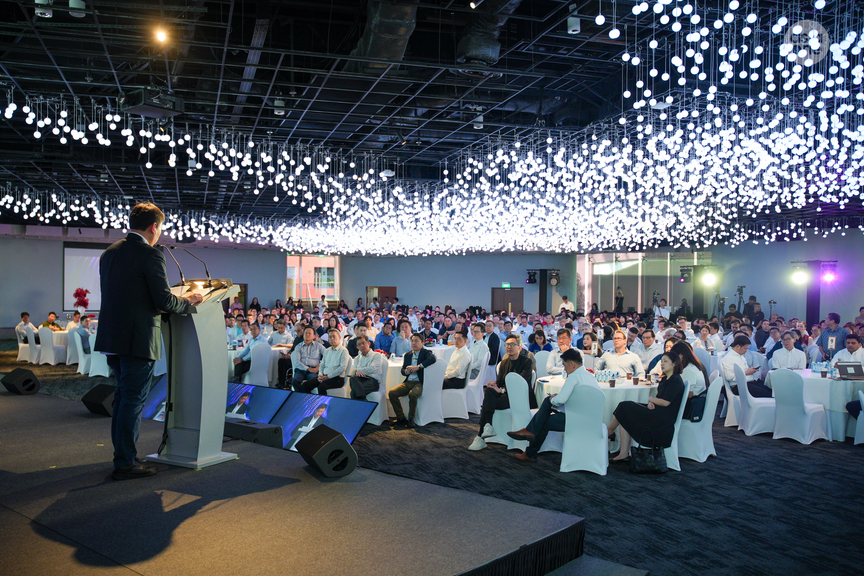 Senior leaders of the build environment sector from both public and private practices discussed the need for strong leadership while drive changes as artificial intelligence reshapes the global economy, including the build environment sector. 
