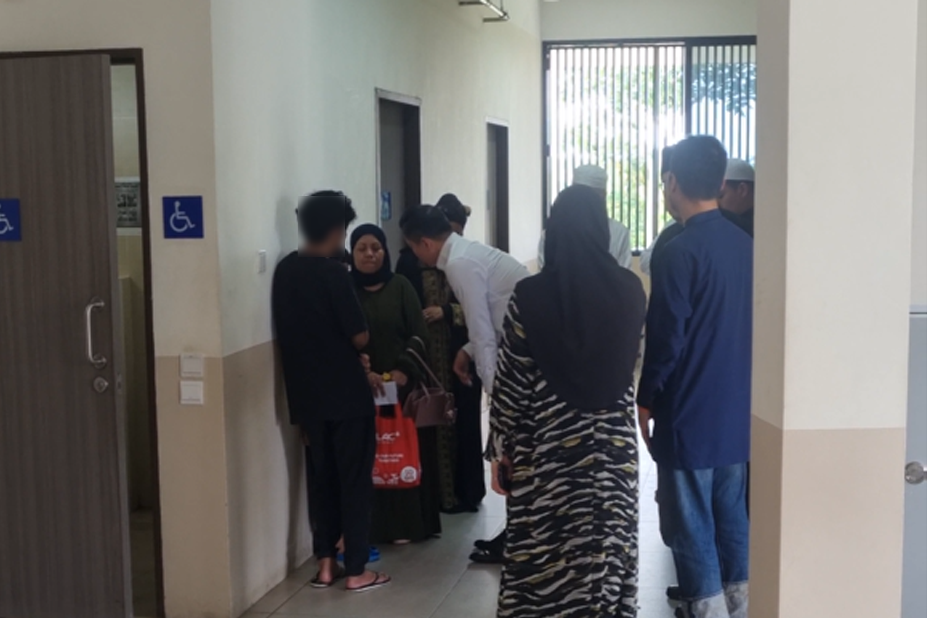 MP for Queenstown SMC Eric Chua speaking with Madam Siti.