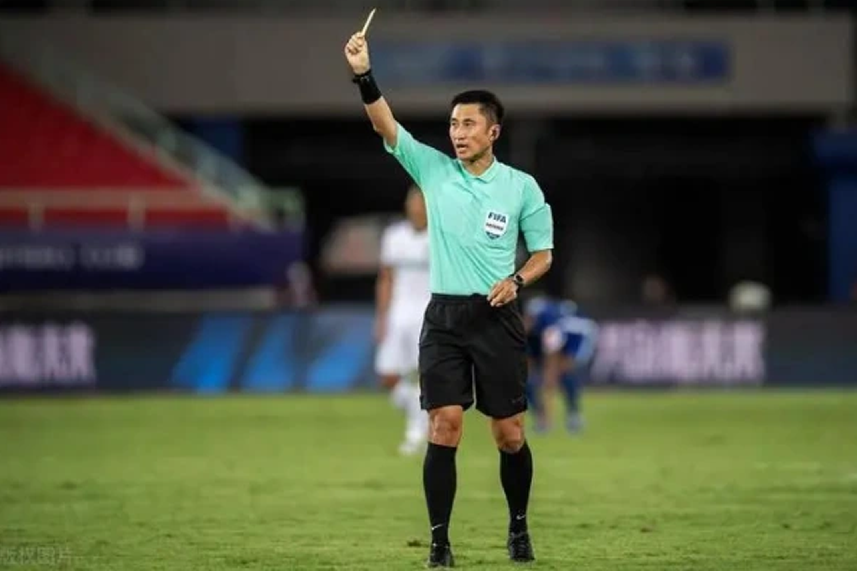 Ma Ning dishing out a yellow card.