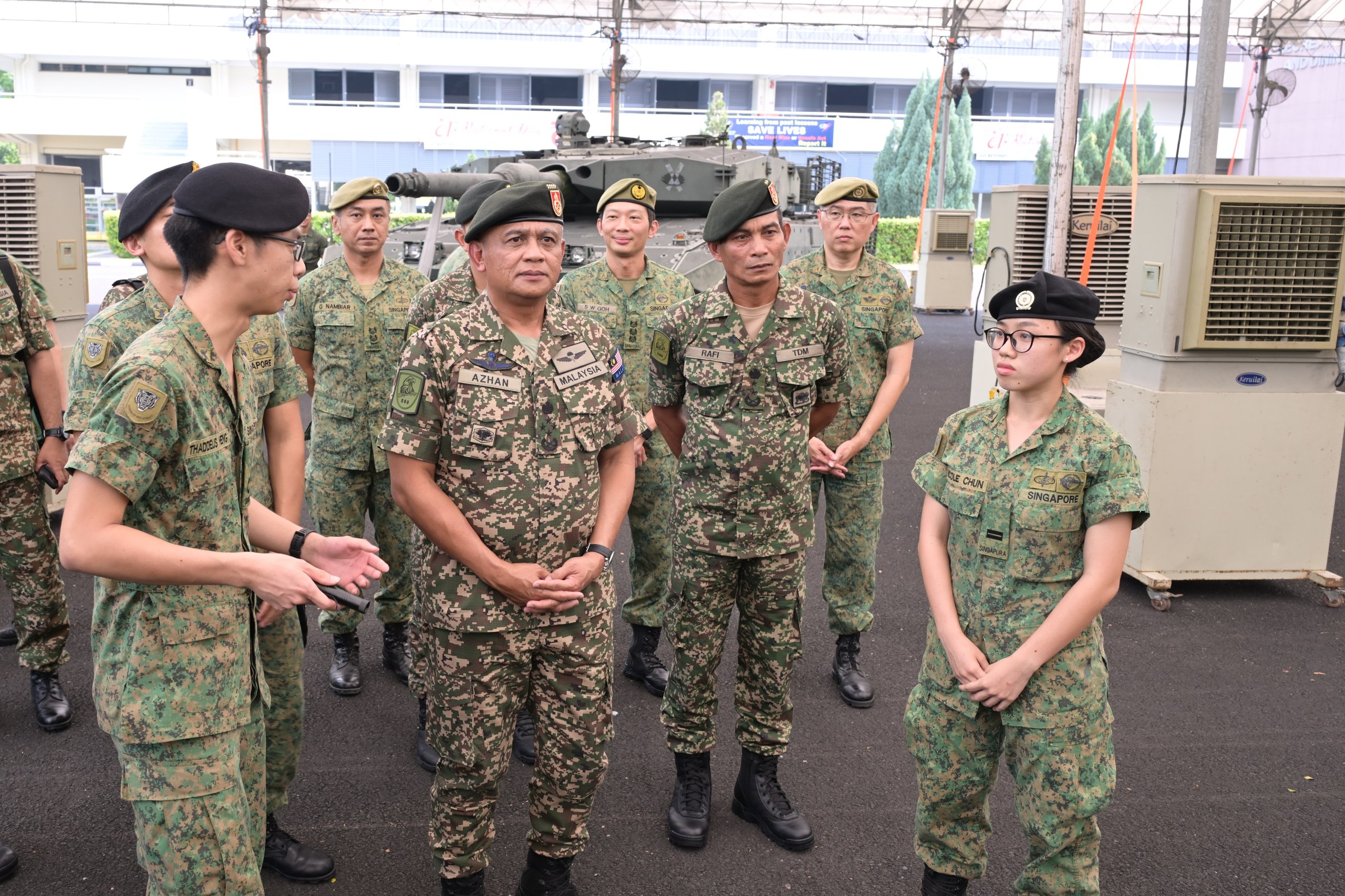 During his visit to the army's 3rd Singapore Division, General Azhan received a brief and viewed static displays of the Singapore Army’s range of warfighting platforms and capabilities, including the Hunter Armoured Vehicle Launched Bridge, TPQ-53 Weapon Locating Radar, as well as the VELOCE 15 mini-Unmanned Aerial Vehicle.