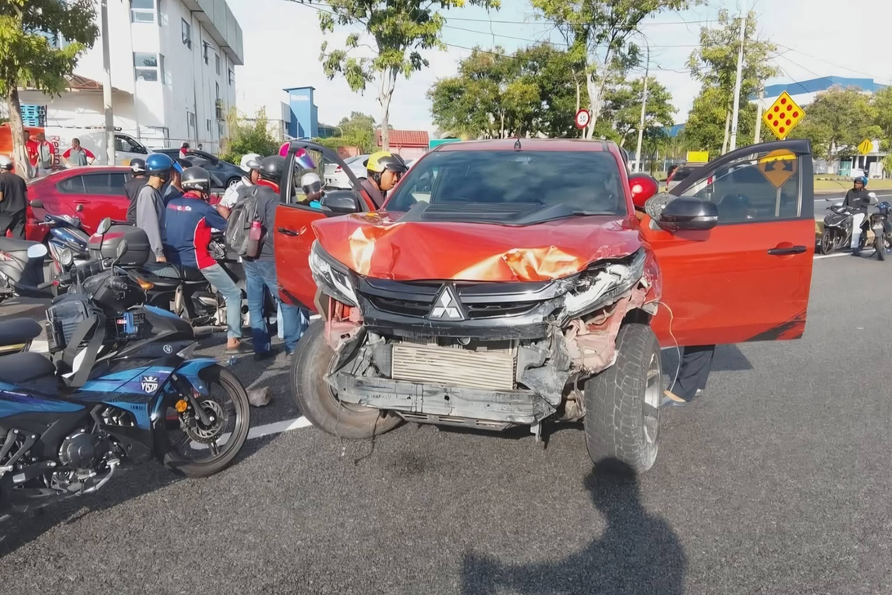 Passers-by and motorists helped detained the 29-year-old before handing him over to the police.