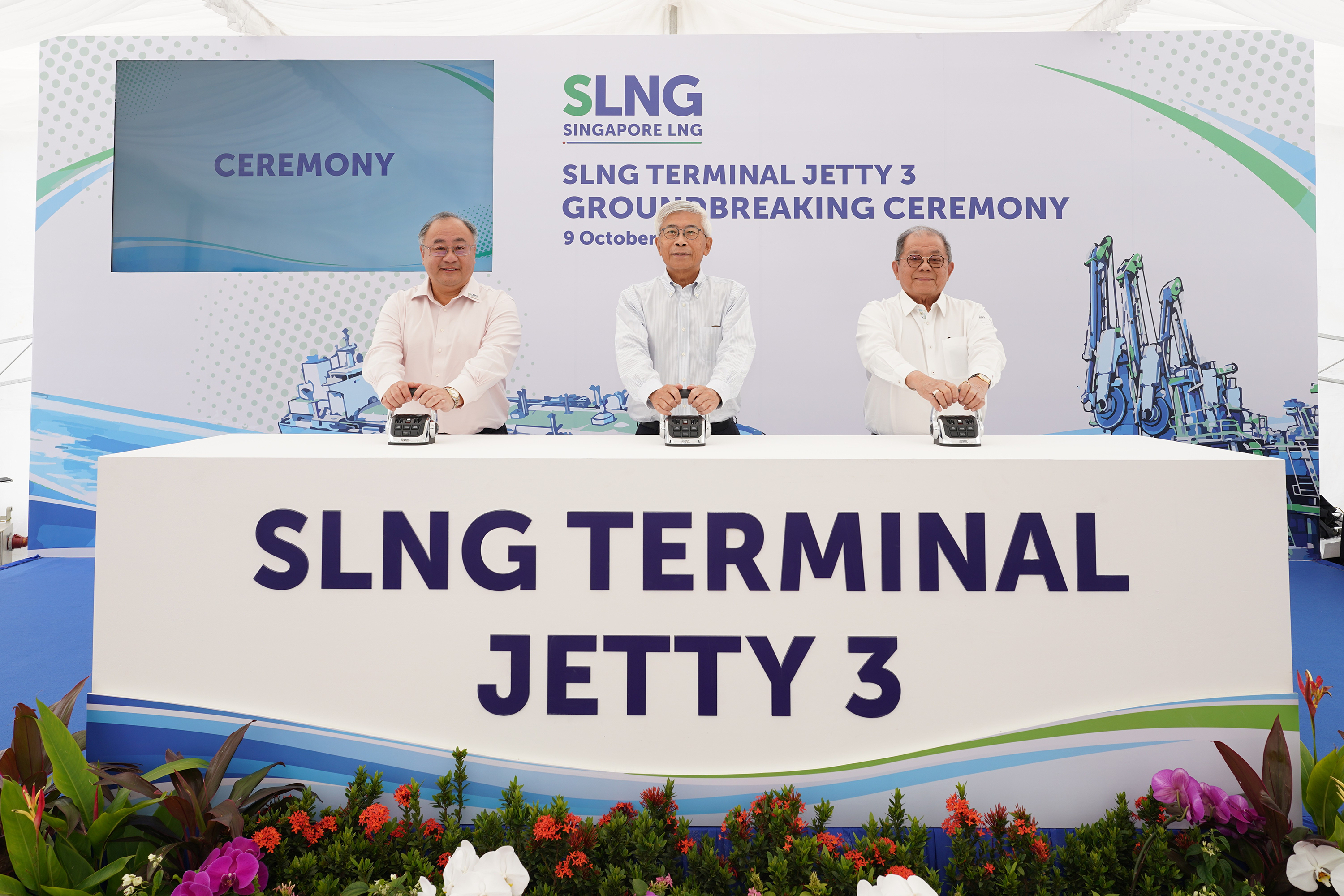 SLNG chief executive Leong Wei Hung (leftmost), chairman Gan Seow Kee, and Rotary Engineering chairman Roger Chia