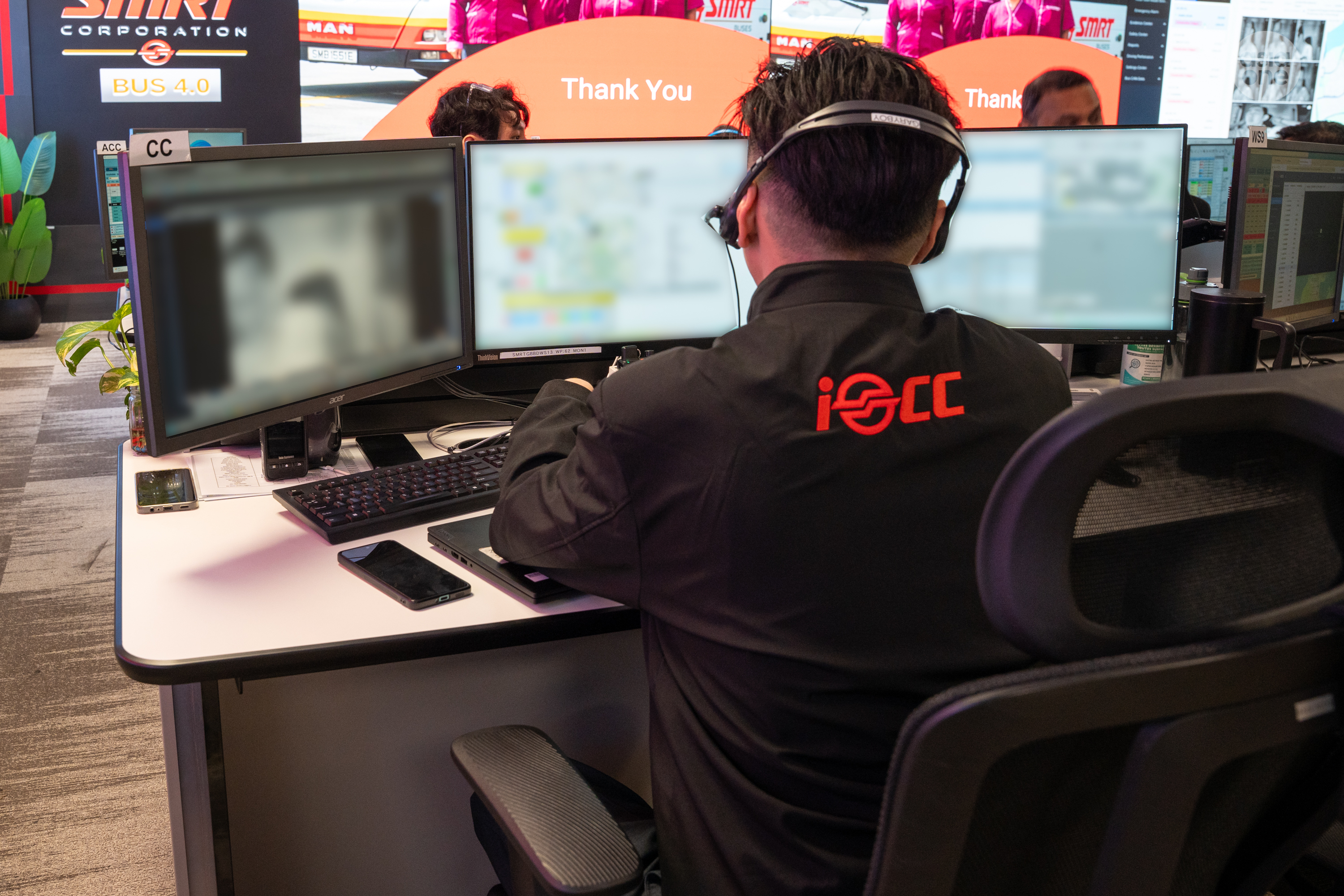 At the new iOCC, every service controller has an integrated view of real-time information on fleet deployment, bus health, electric bus charging, road traffic condition and safe driving alerts to support monitoring and timely intervention.