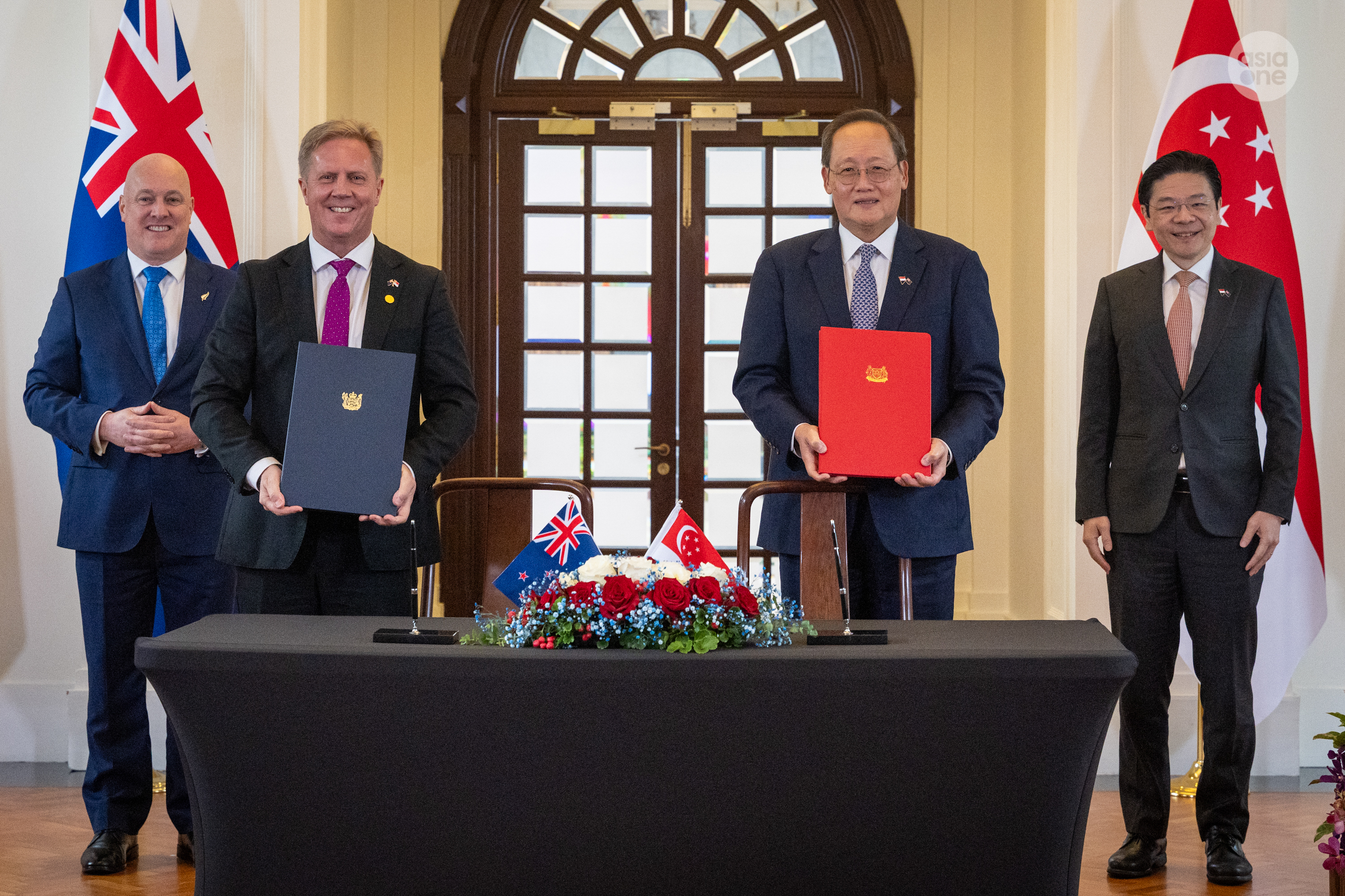 Singapore's Minister-in-charge of Energy, Science and Technology Dr Tan See Leng (right) signed the agreement with New Zealand Minister for Trade and Industry Todd McClay (left) on Monday morning.