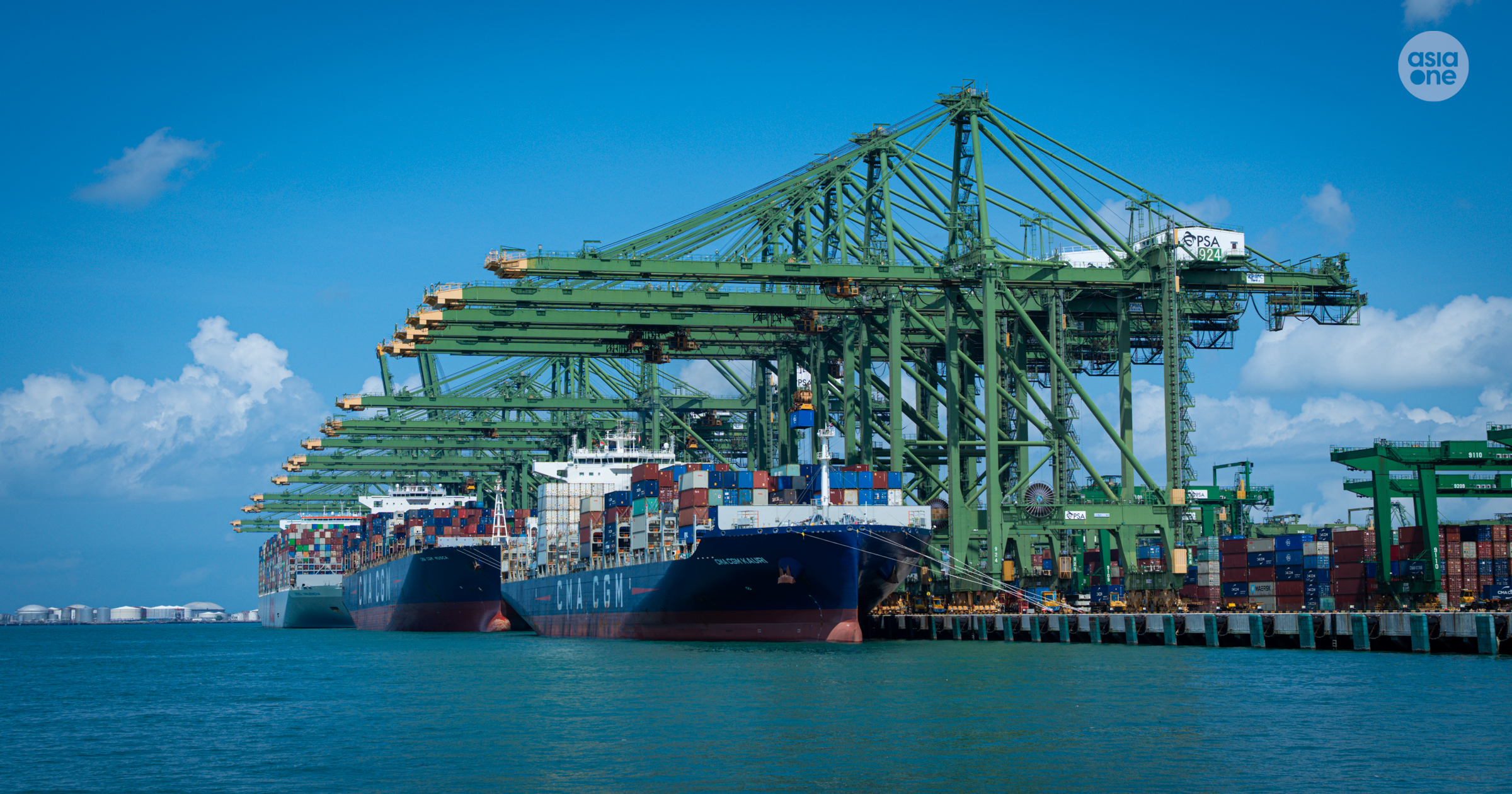 While on the guided tour, visitors will be treated to a view of Jurong Island, including Singapore LNG Terminal.