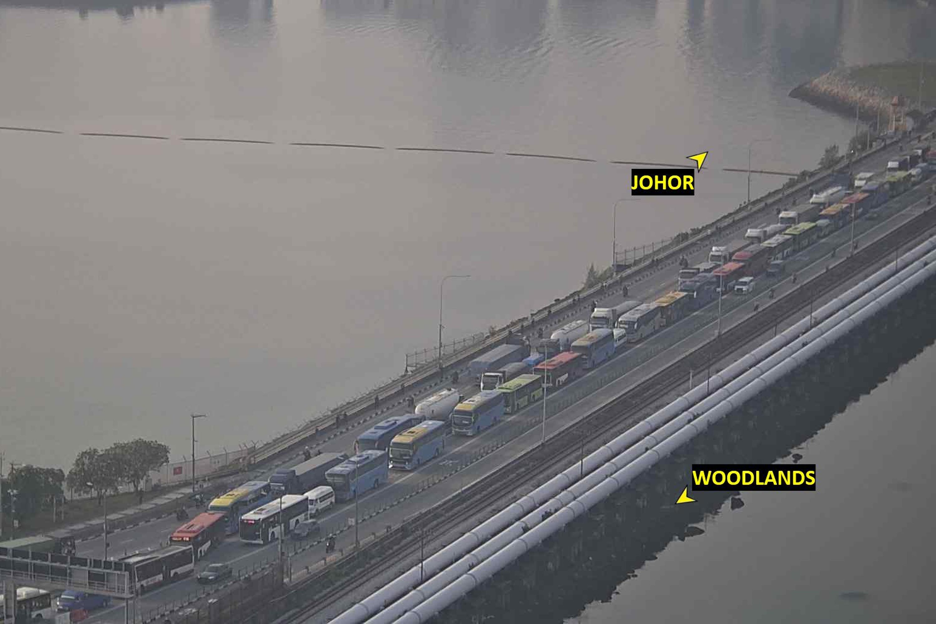 At 6pm, traffic along the Causeway was observed to be smooth.