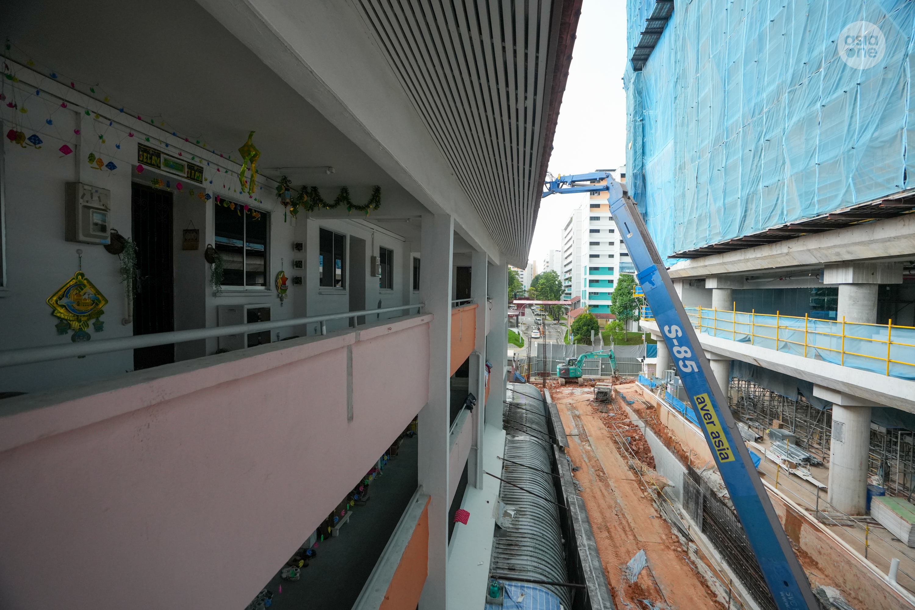 Metal Beam Crashes Through Yishun HDB Roof During Dismantling Works; No Injuries — image 5
