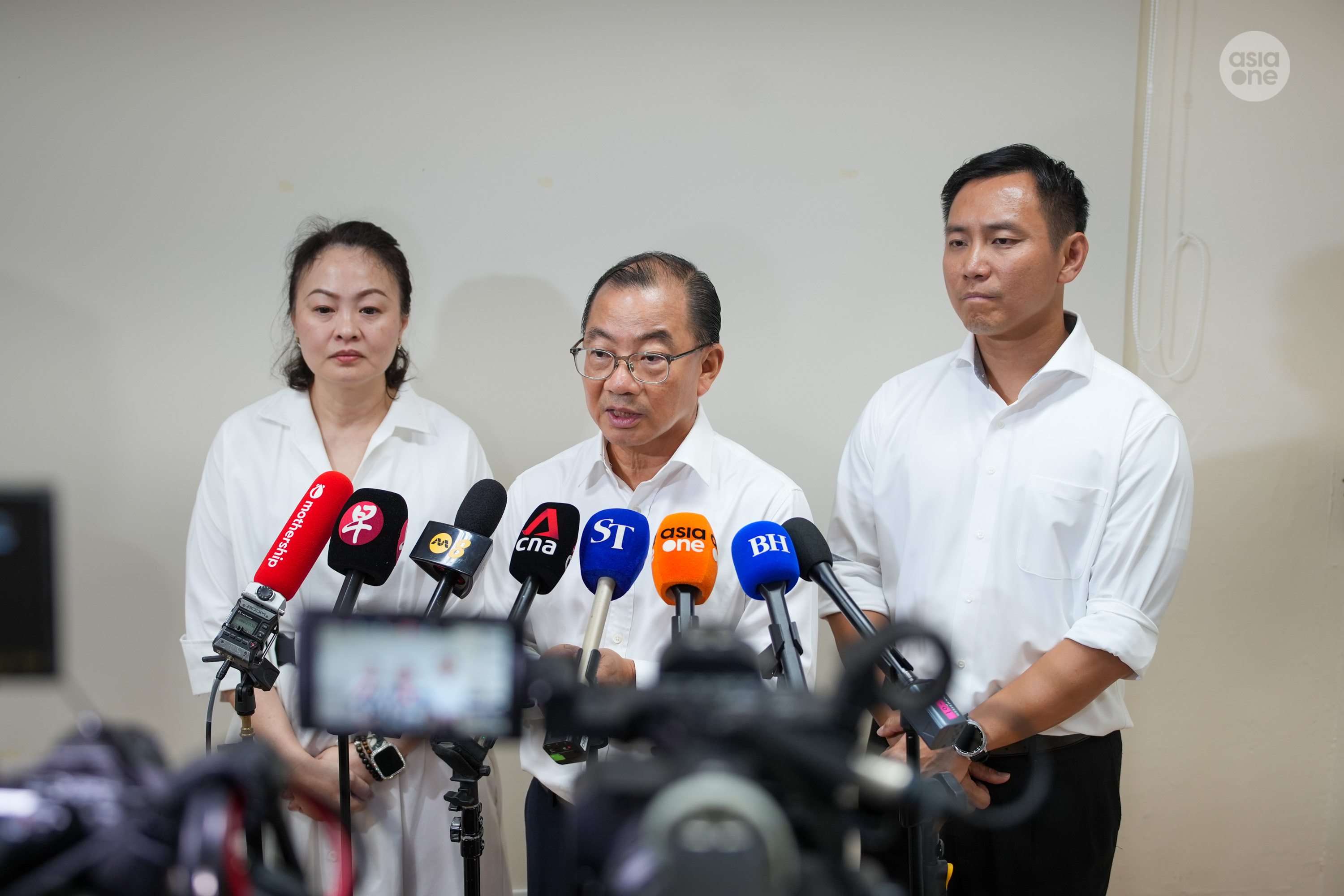 Speaker of Parliament Seah Kian Peng (middle), flanked by Minister of State Goh Pei Ming (right) and first-term MP Diana Pang (left), assured residents of Marine Parade-Braddell Heights GRC, including those from Kembangan division, that his team will continue to deliver on promises.