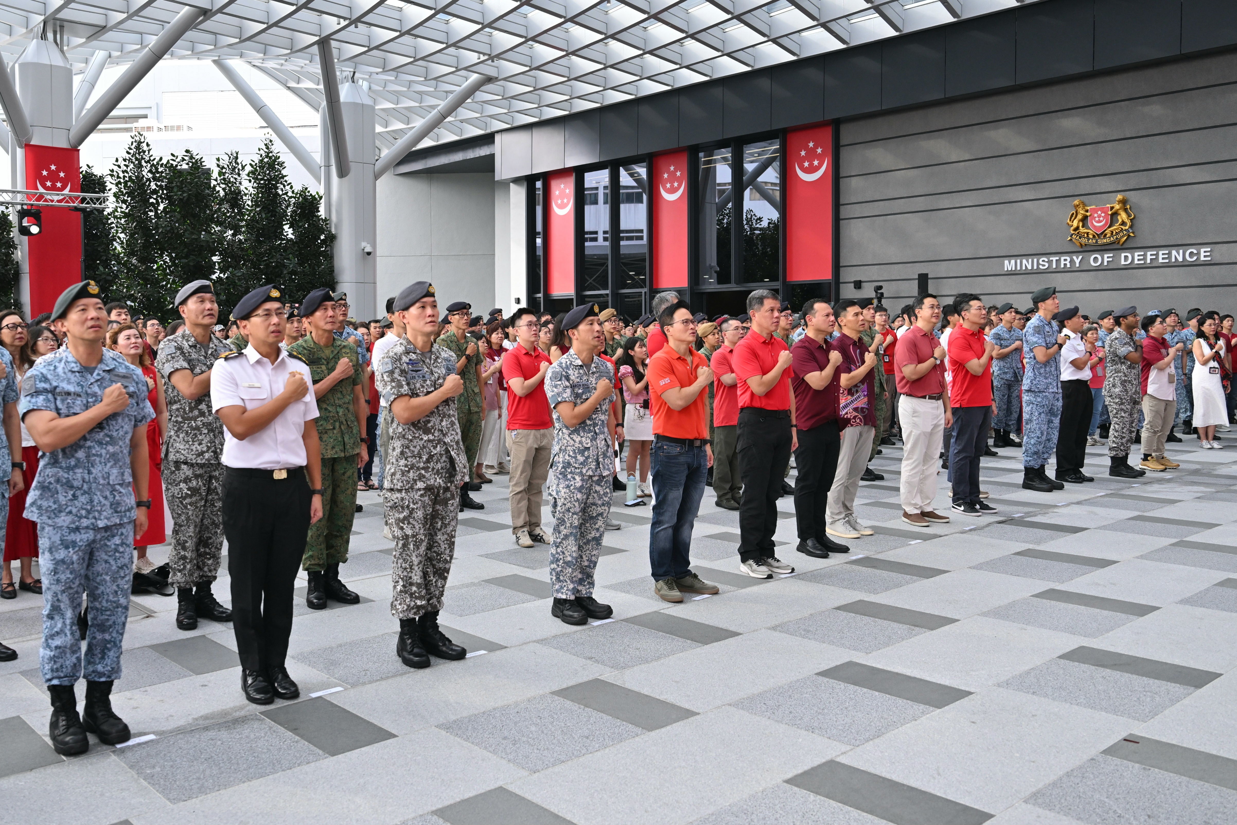 Defence Minister Chan Chun Sing leading Mindef and SAF personnel in reciting the pledge. He is joined by Senior Minister of State for Defence Zaqy Mohamad, Minister of State for Defence Desmond Choo, Permanent Secretary for Defence Joseph Leong, Chief of Defence Force Vice Admiral Aaron Beng and service chiefs. 