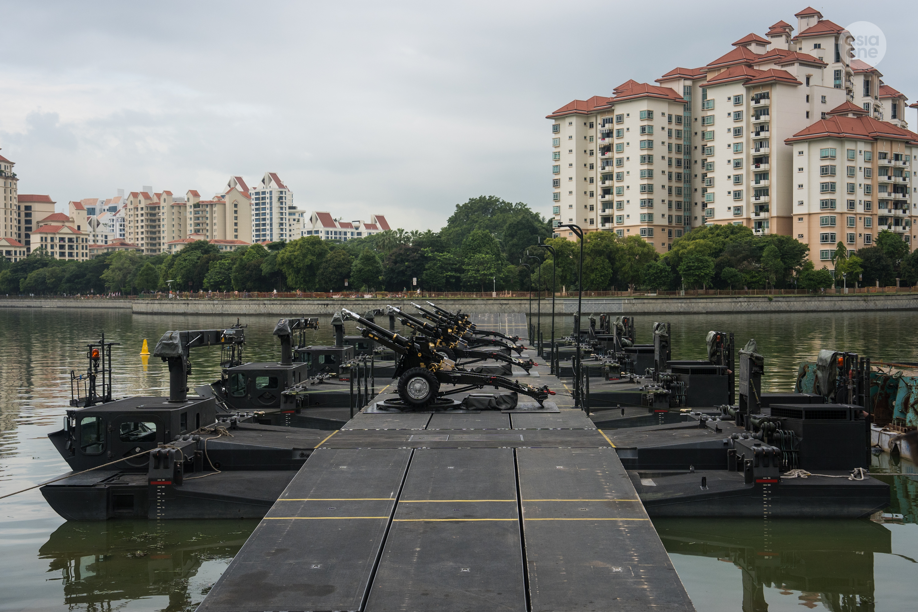 The M3G raft with its complement of four 25-pounder Howitzer.