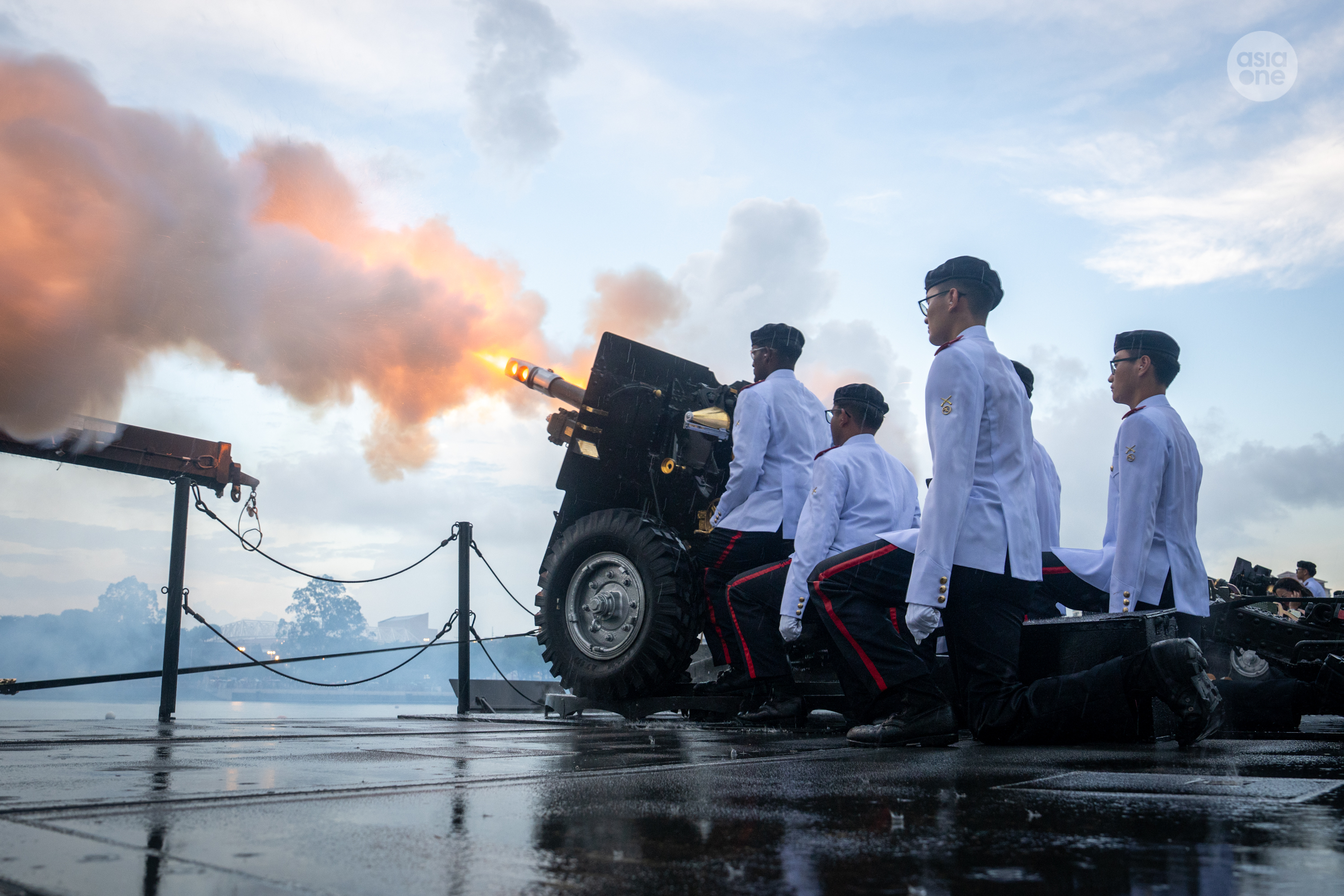 Gunners from the 23rd Battalion, Singapore Artillery during the 21-gu salute.